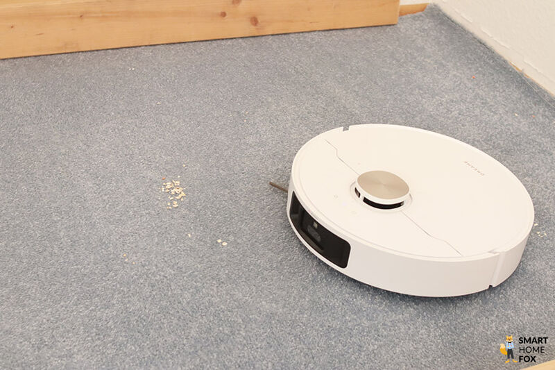 Die Seitenbürste des Dreame X40 Ultra dreht sich nicht im Test auf dem Teppich.